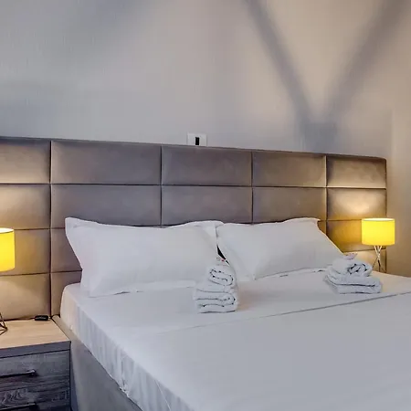 Chanttal Luxury - *