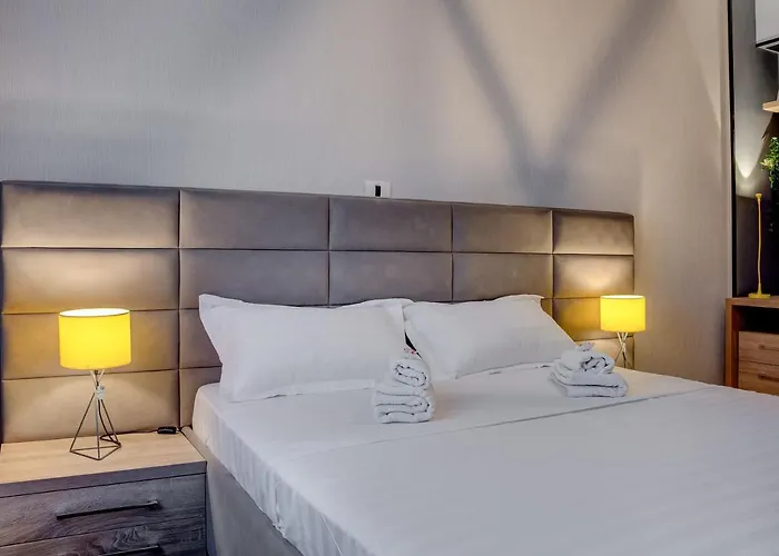 Chanttal Luxury - *